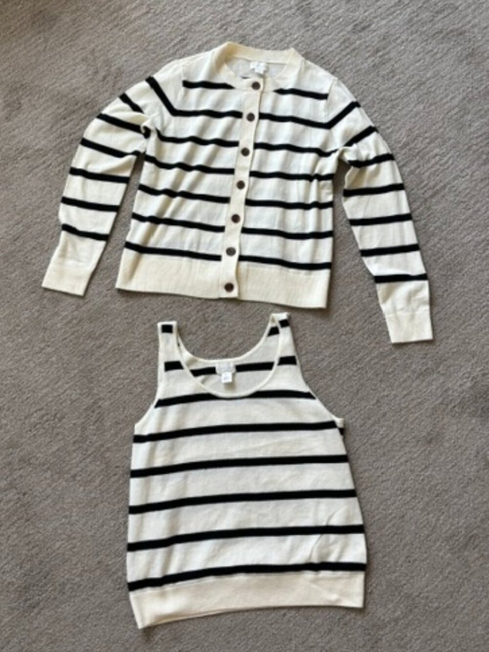 Caslon Women's 2 Piece Sweater Set in Perfect Condition